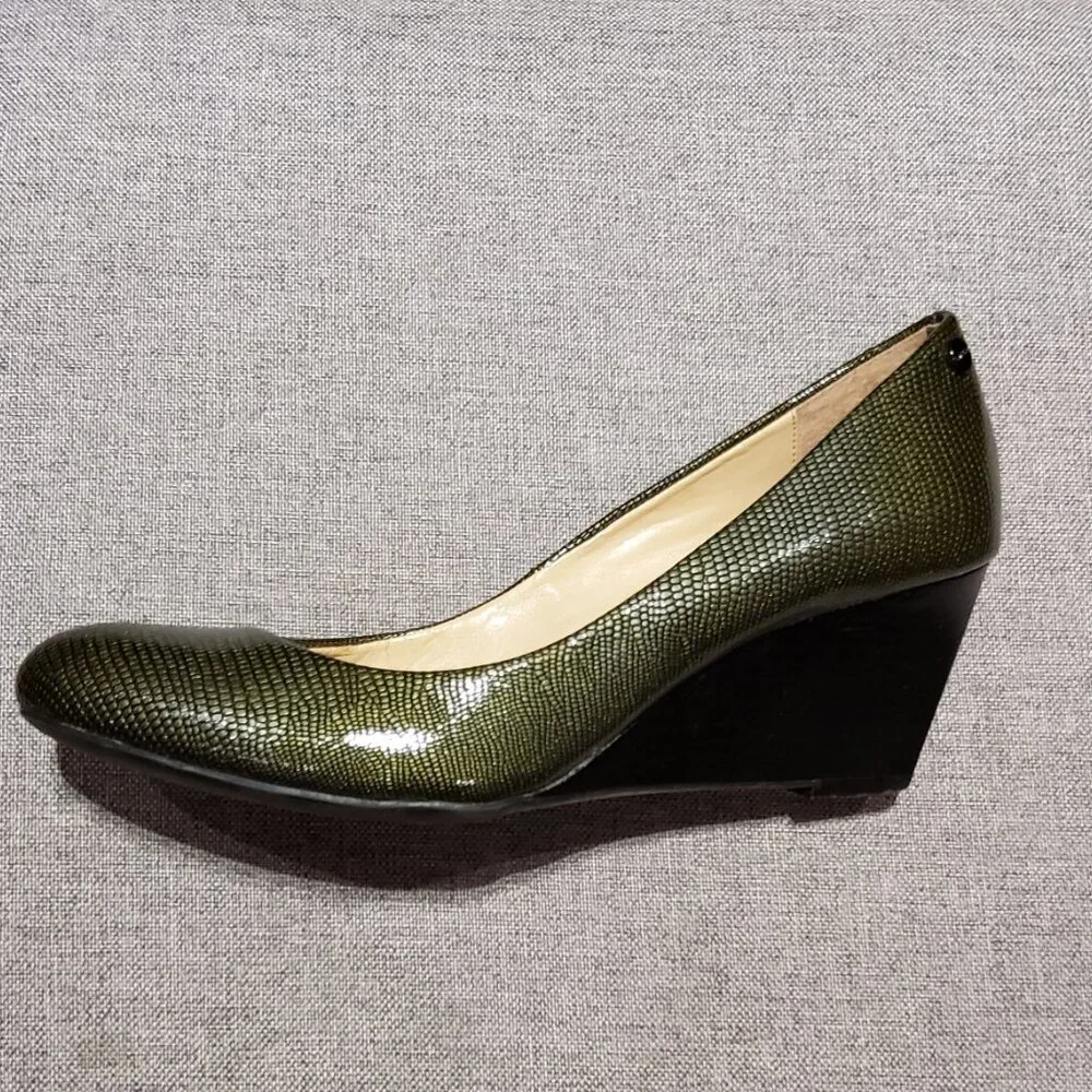 Calvin Klein Yana Wedges Pointy Shoes Size 6 Heel 2